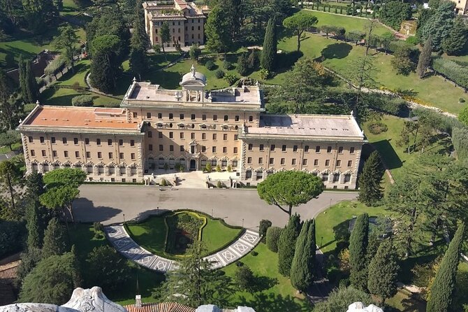 Private Car Transfers from Airport to Rome City - The ride experience: air-conditioning, water, and luggage help