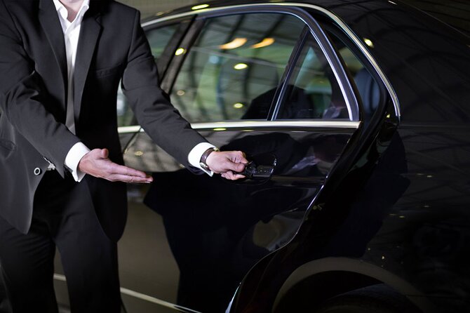Private car with a driver in Paris - Key things to know before you book