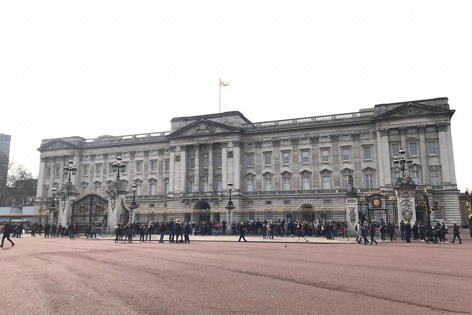 Private Chauffeur at your Disposal in London - London traffic, but make it simple