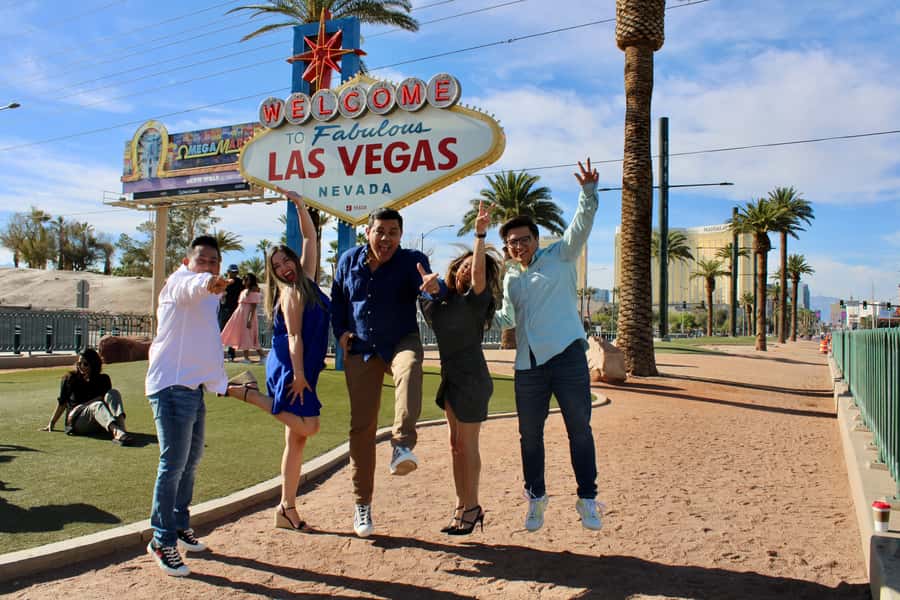Private Limo 2.5hr Tour of Vegas with Champagne - Fremont Street to the Strip: getting your bearings fast