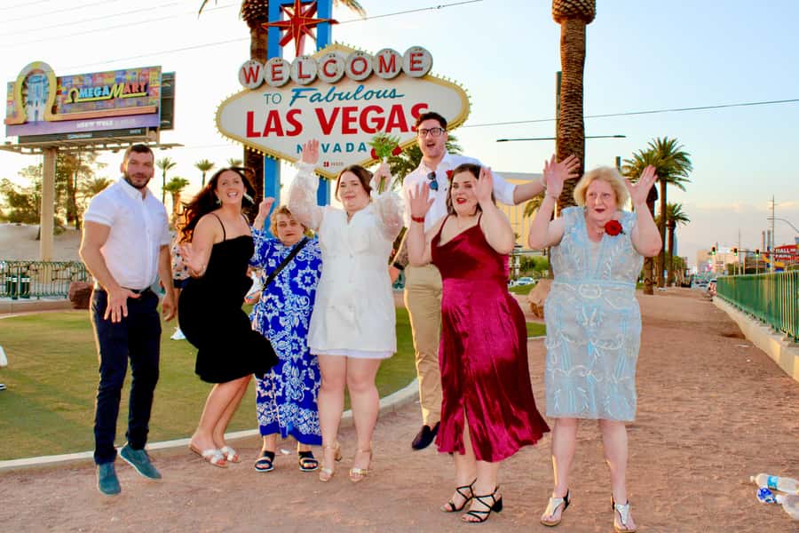 Private Limo 2.5hr Tour of Vegas with Champagne - Price and value: what $499 per group actually covers