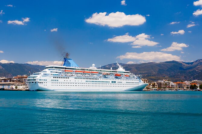 Private Limo Transfer From Athens/Suburbs To Pireaus Port - Who This Transfer Suits Best in Athens and Piraeus
