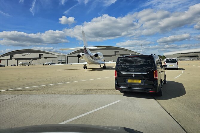 Private limo transfers Gatwick Airport to/from any London hotel - Flight monitoring and confirmation details that reduce uncertainty