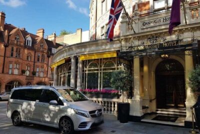 Private limo transfers Gatwick Airport to/from any London hotel - The ride itself: limo comfort, Wi‑Fi, and route planning