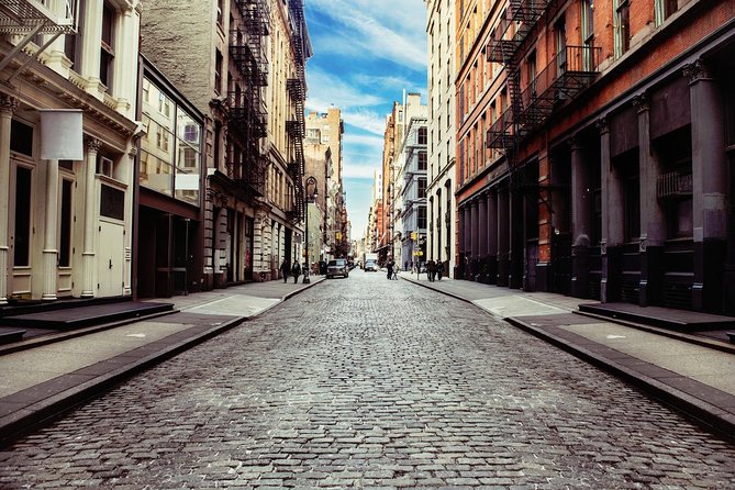 Private NYC tour by stretch limousine, choose 3 or 5-hour options - TriBeCa and Dumbo: Downtown creativity and bridge-photo energy