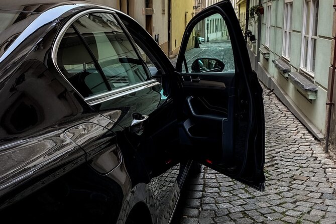 Private ROUND-TRIP (FROM and TO the AIRPORT) by LIMOUSINE 3+1pax - Your Airport-to-Hotel Leg: What to Expect