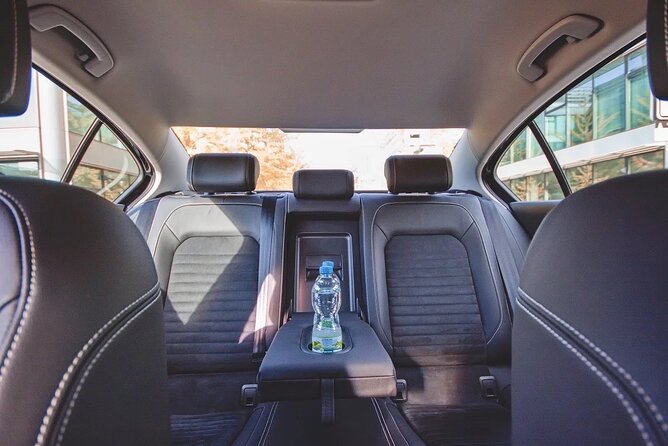 Private ROUND-TRIP (FROM and TO the AIRPORT) by LIMOUSINE 3+1pax - What the Ride Feels Like: Comfort, AC, and Luggage Help