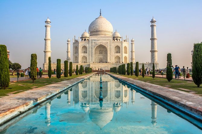 Private Taj Mahal Trip Including Private Car and Guide - India Gate pass-by: a quick Delhi-to-Agra transition