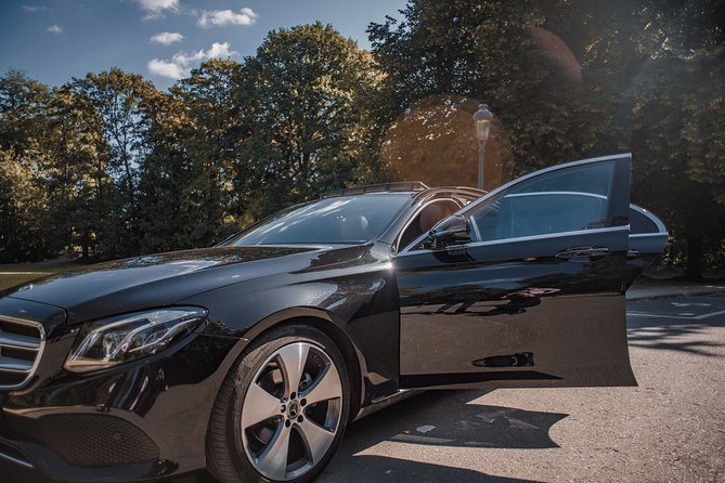Private transfer from BRU Airport to Brussels city with luxury limousine 3 pax - Key highlights you’ll care about
