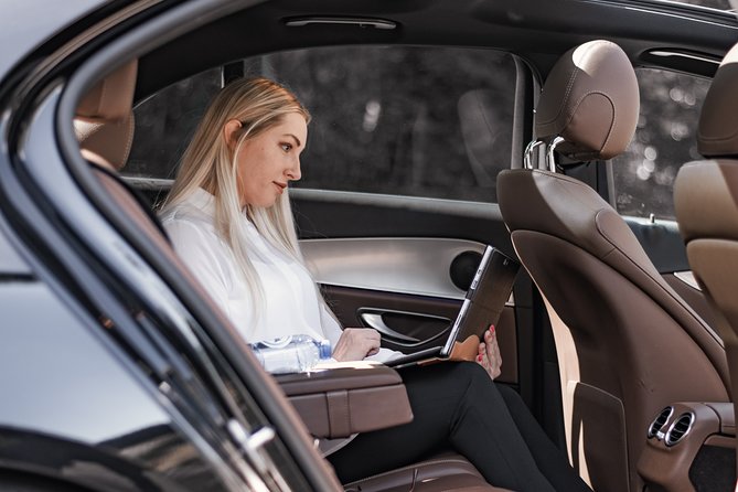 Private transfer from BRU Airport to Brussels city with luxury limousine 3 pax - Timing from BRU to Brussels: what the 15 minutes to 1 hour really means