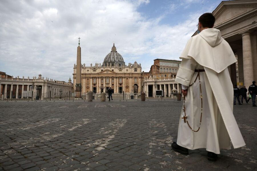 Rome: Private 3-Hour Tour by Chauffeur-Driven Vehicle - Private chauffeur driving in Rome’s tight streets