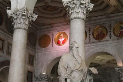 Rome: Private 3-Hour Tour by Chauffeur-Driven Vehicle - Your 3-hour route: Spanish Steps to Trastevere