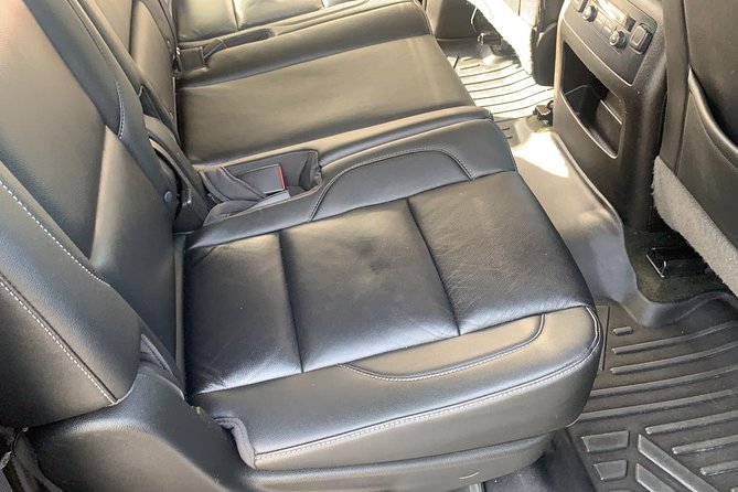 Round trip Airport Private Transfer (Nassau Limousine) - Sedan vs SUV in Nassau: matching your group and luggage