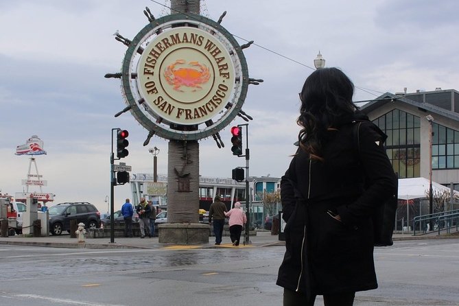 San Francisco Private Car Tour: Instagram's Most Famous Spots - Aquarium of the Bay and Ghirardelli Square: photos plus local food culture