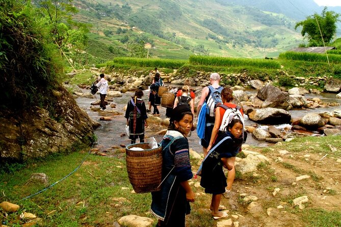 Sapa Private Car Tour - 1 Day Enjoy the Rice Terraced Fields - Lunch and Local Food: Included, and Sometimes Guide-Cooked