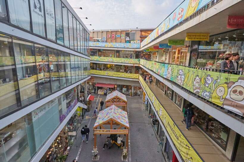 Seoul: Private Car Tour with Licensed Professional Guide - Meet Your Guide: What Licensed Storytelling Changes