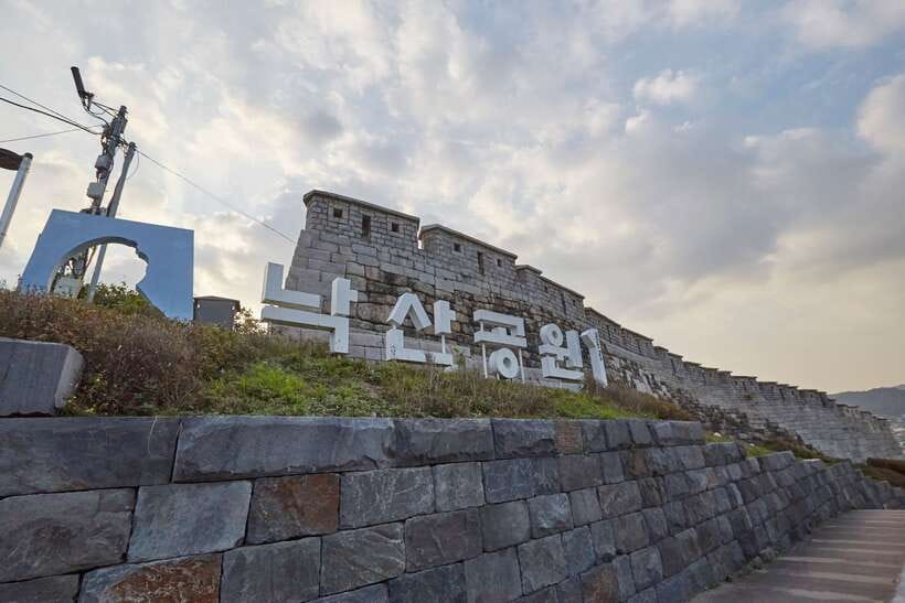 Seoul: Private Car Tour with Licensed Professional Guide - Markets, Modern Seoul, and How to Choose Your “Extra Stops”