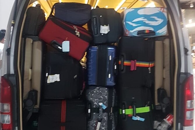 Singapore Arrival Ground Transfer in Limo-Bus - The limo-bus: why “roomy” is the whole point at the airport