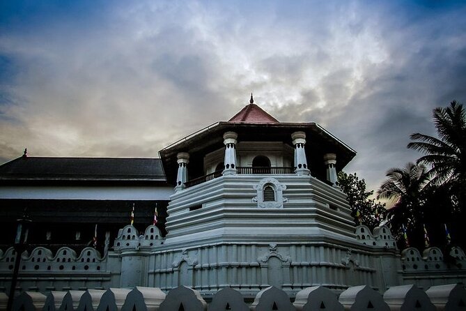 Sri Lanka 5-Day Private Car Hire with Driver-Guide - Private AC Car Hire from the Airport: The Practical Setup
