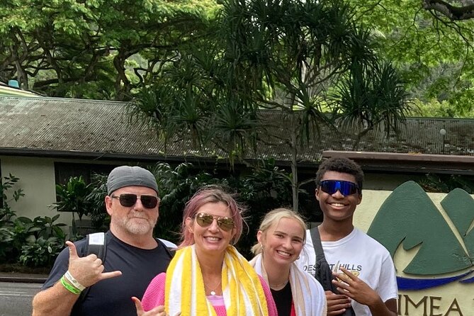 "The Dole Plantation" & "North Shore" Private Limousine VIP Tour! - Guides and the kind of help you’ll appreciate