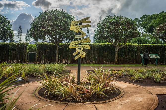 "The Dole Plantation" & "North Shore" Private Limousine VIP Tour! - Stop 3: Haleiwa town, shrimp trucks, and photo breaks on the North Shore
