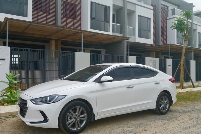 (TOP) Private car: Hanoi/Noi Bai Airport (HAN) from/to SaPa - Comfort and car details: AC, stops, and WiFi expectations