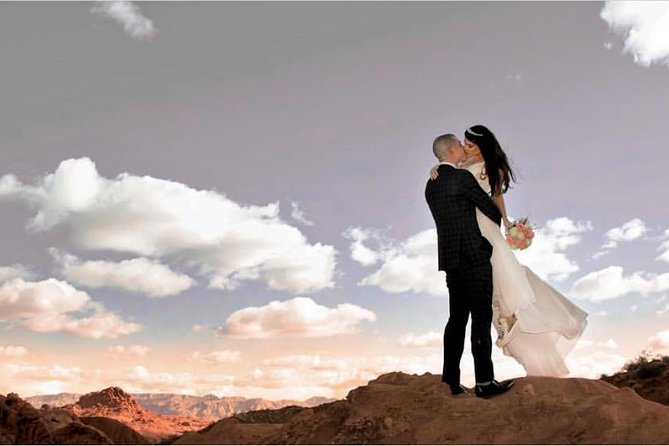 Valley of Fire Wedding by Private Limousine - Why This Valley of Fire Wedding Feels Low-Stress in Vegas