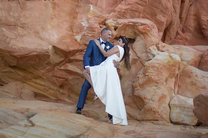 Valley of Fire Wedding by Private Limousine - Flowers, Champagne, and the Details That Make It Feel Like a Wedding