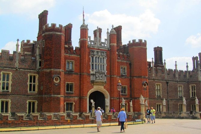 Windsor Castle and Hampton Court Private Car with Driver Guide - Should You Book This Windsor and Hampton Court Private Car Tour?