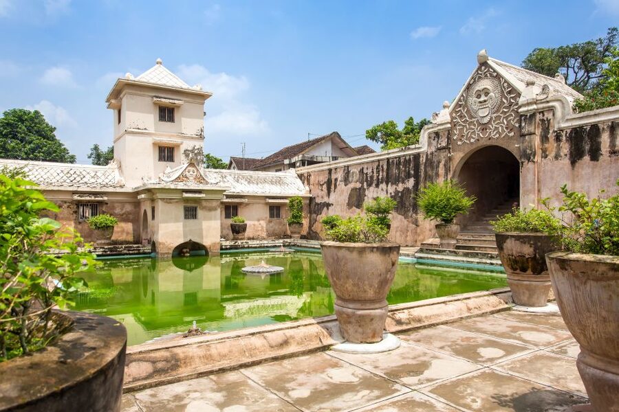 Yogyakarta: Private Car Charter with Driver - Drivers make or break the day: what you can expect